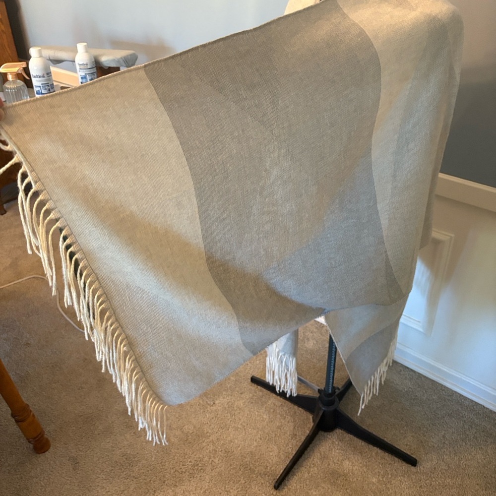 a.n.a Soft Gray and Cream Fringe Shawl Poncho NWOT - Picture 3 of 13